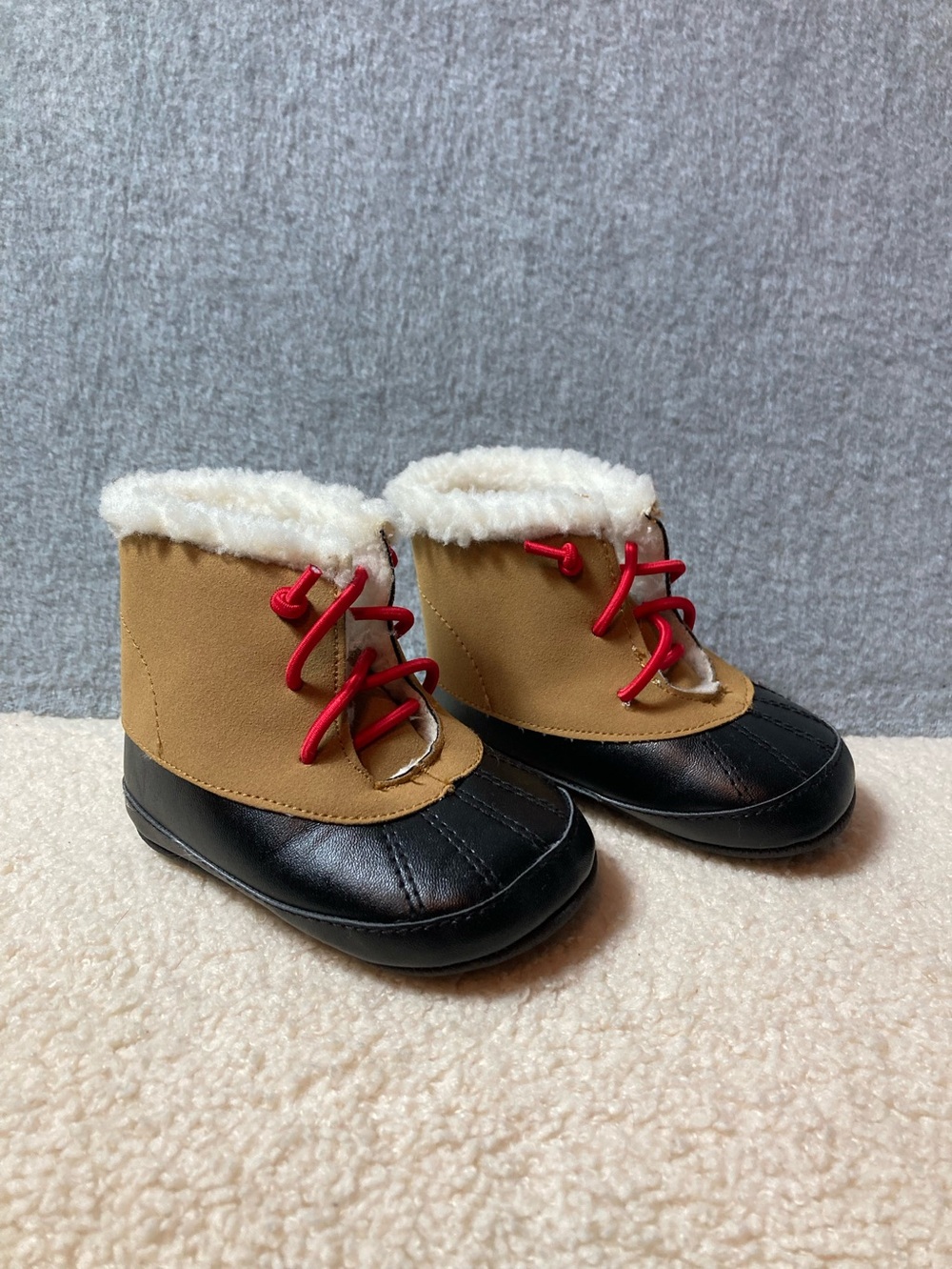 Kids Faux Fur Lined Winter Boots - Tan and Black with Red Laces size 6-9 months